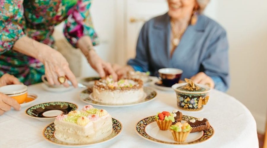 COMO ESCOLHER O BOLO IDEAL PARA CADA TIPO DE REUNIÃO EM CASA