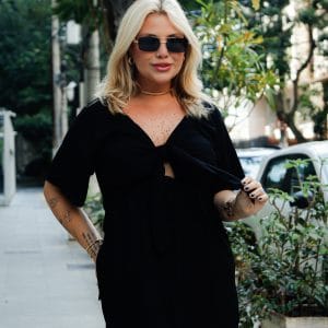 vestido preto com amarração
