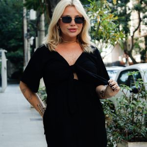 vestido preto com amarração
